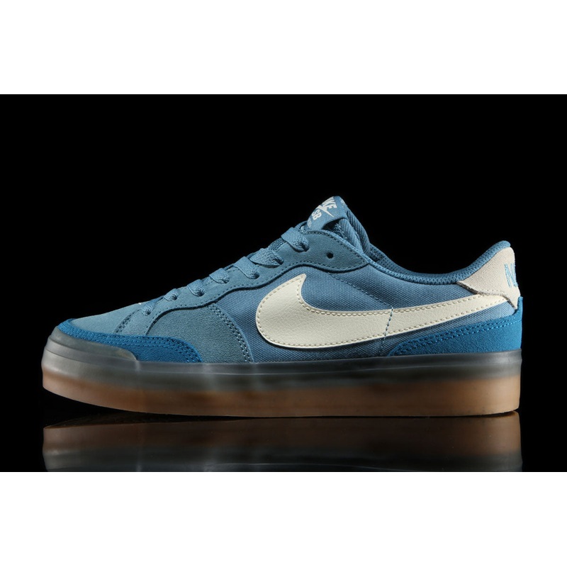 Zoom Pogo Plus (Womens Sizing)
