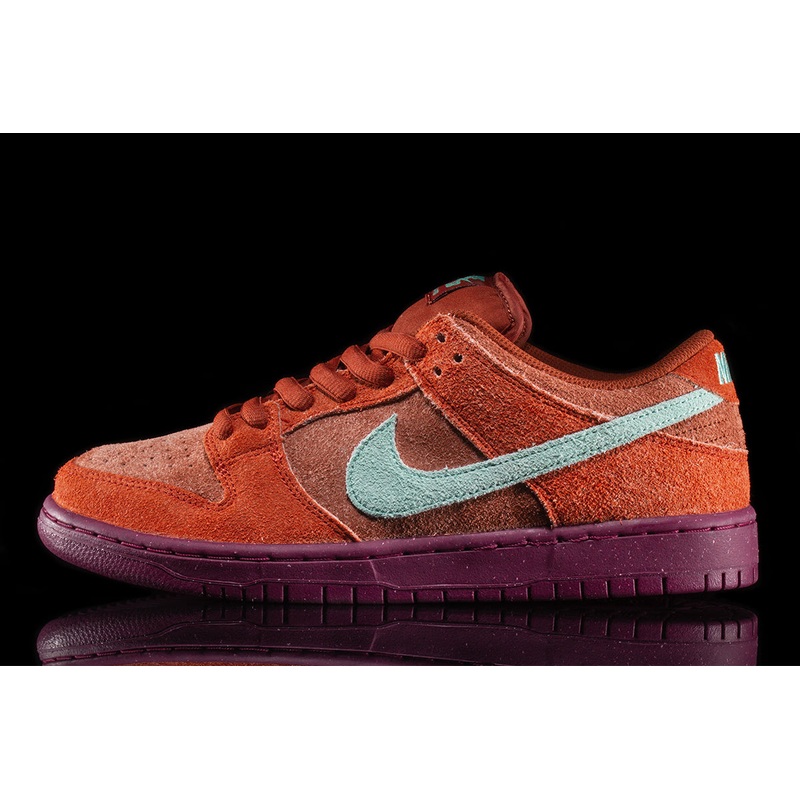Dunk Low ‘Mystic Red’