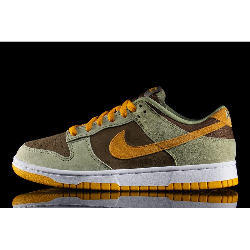Dunk Low SE