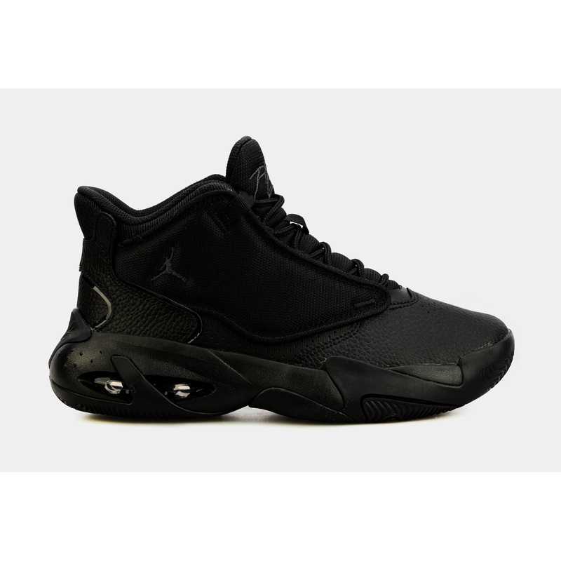 Max Aura 4 Grade School Basketball Shoes (Black)