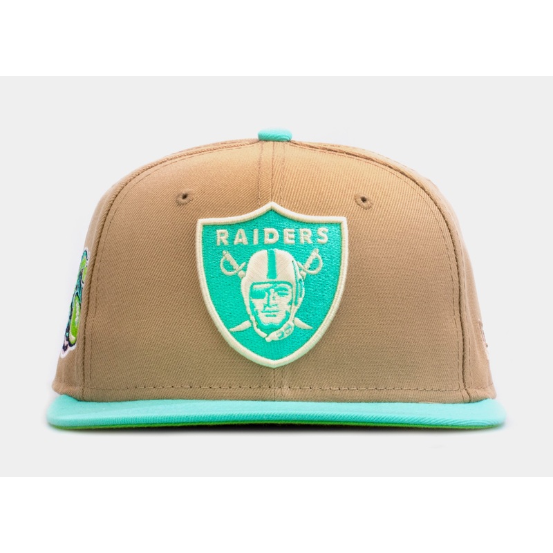 Exclusive Winter Wonderland Las Vegas Raiders 59Fifty Mens Fitted Hat (Beige/Blue)