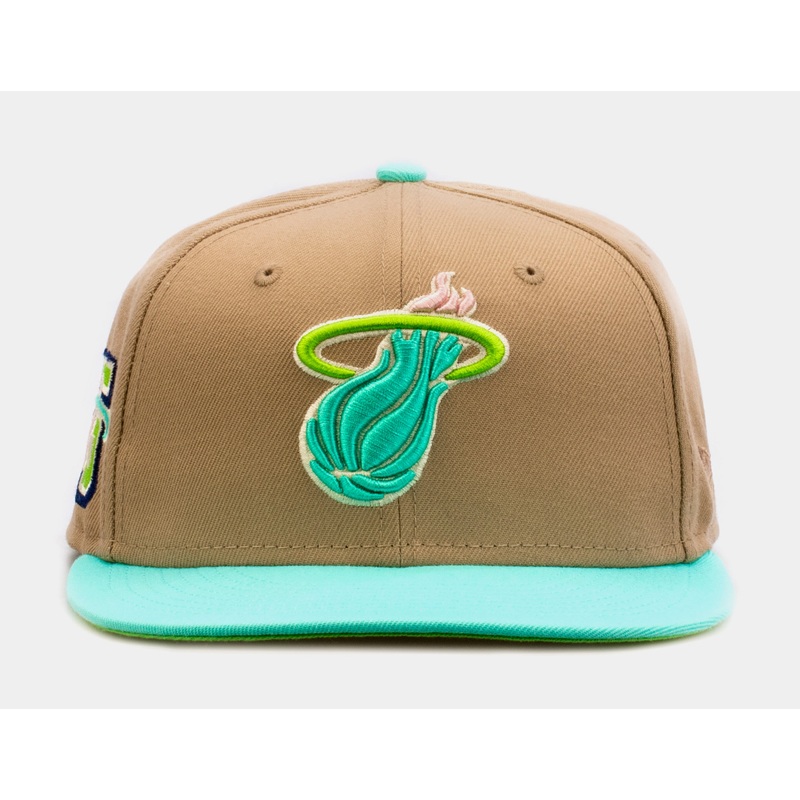 Exclusive Winter Wonderland Miami Heat 59Fifty Mens Fitted Hat (Beige/Blue)