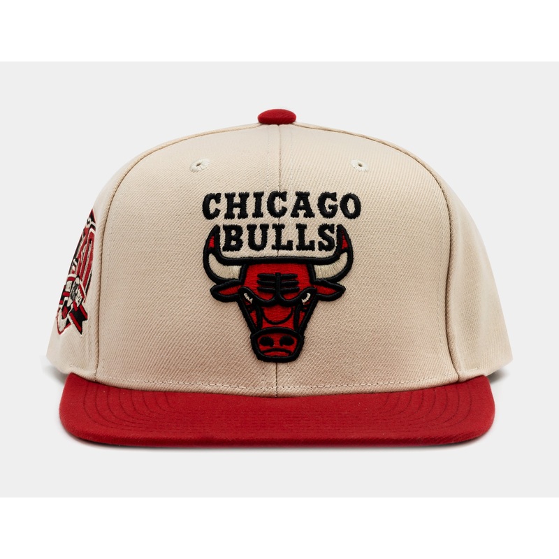 Exclusive 30th Anniversary Chicago Bulls Snapback Mens Hat (Red/Beige)