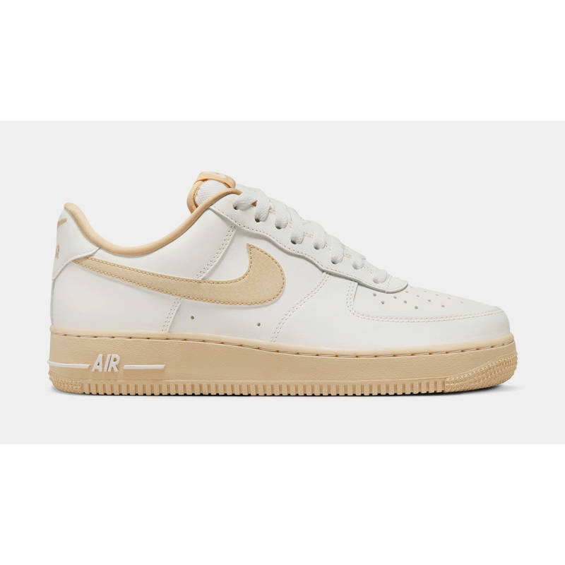 Air Force 1 ’07 Low Womens Lifestyle Shoes (Sail/White)