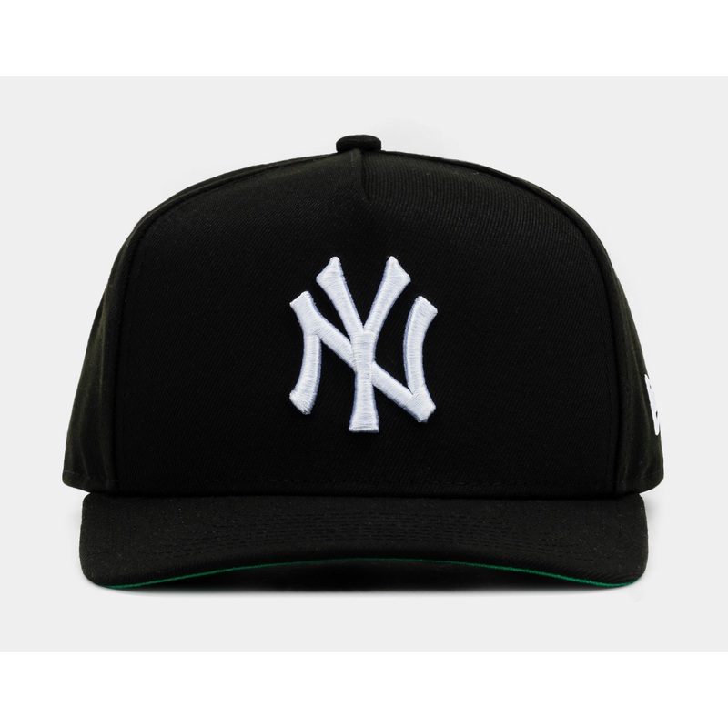 Exclusive New York Yankees Curve 950AF Snapback Mens Hat (Black/Black)
